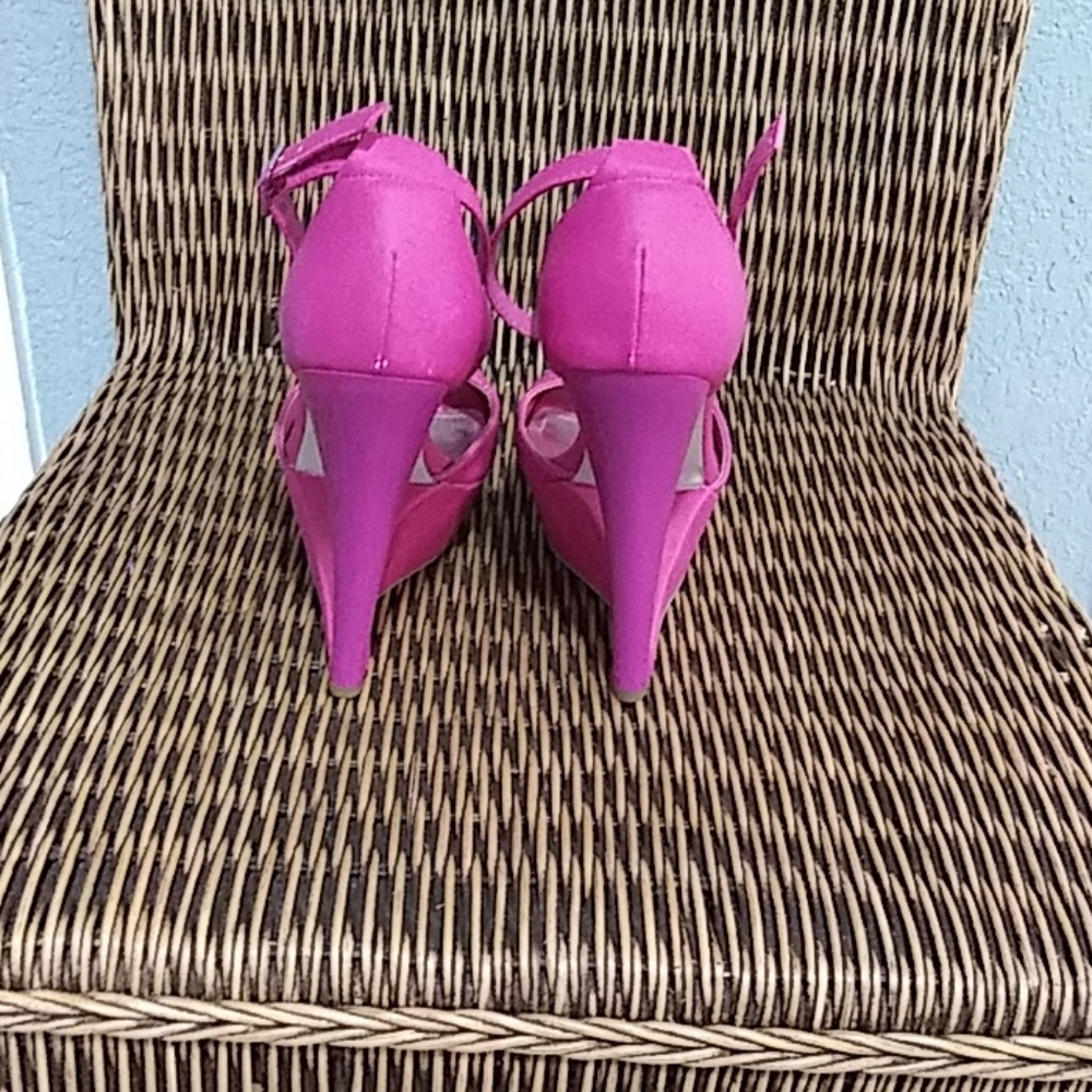 Shoes - Picture 4 of 6